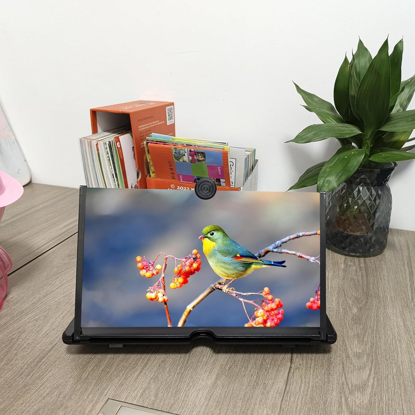 12-inch mobile screen magnifier compatible with all smartphones